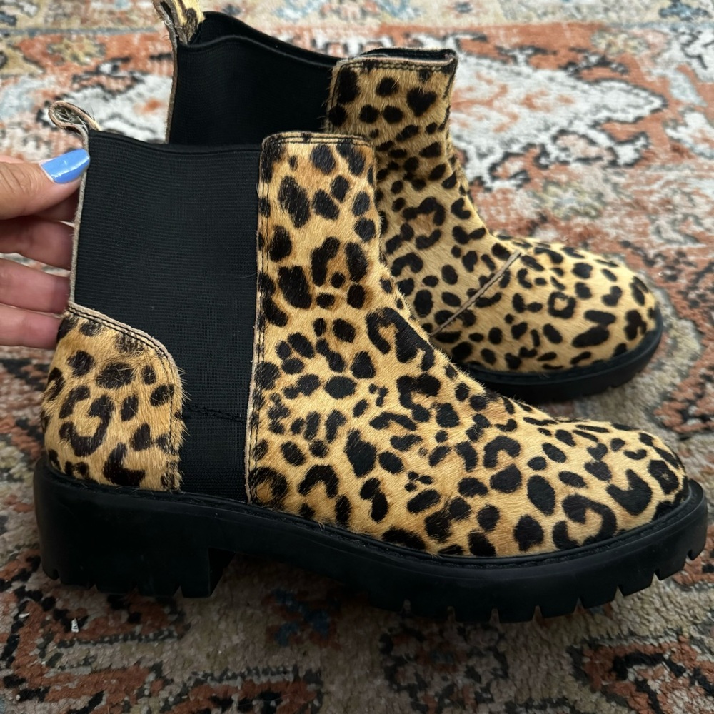 Steve Madden Gliding Leopard Chelsea Boot Size 7.5